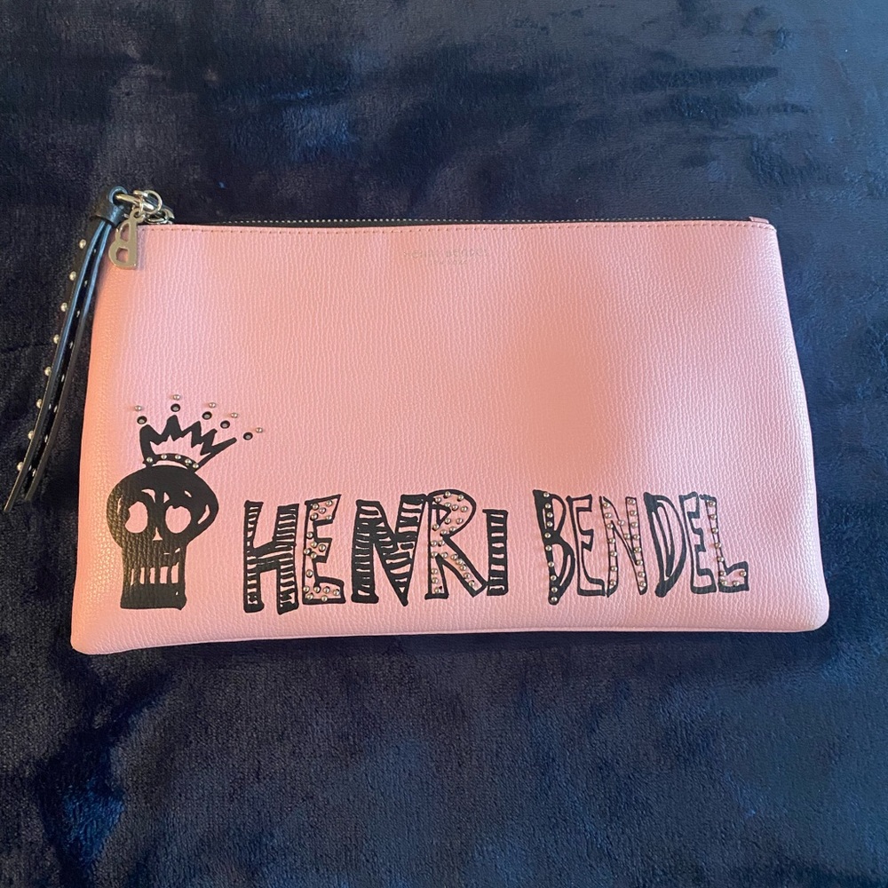 Adorable Henri Bendel Graffiti Pouch 💛💛..